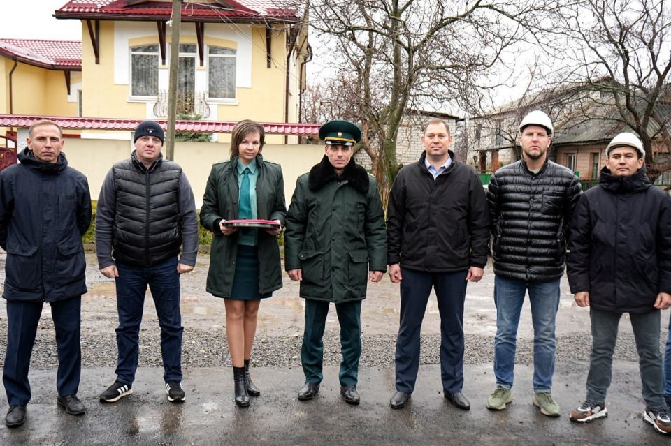 В Луганской таможне торжественно открыли обновленный служебный жилой дом В Луганской таможне торжественно открыли обновленный служебный жилой дом