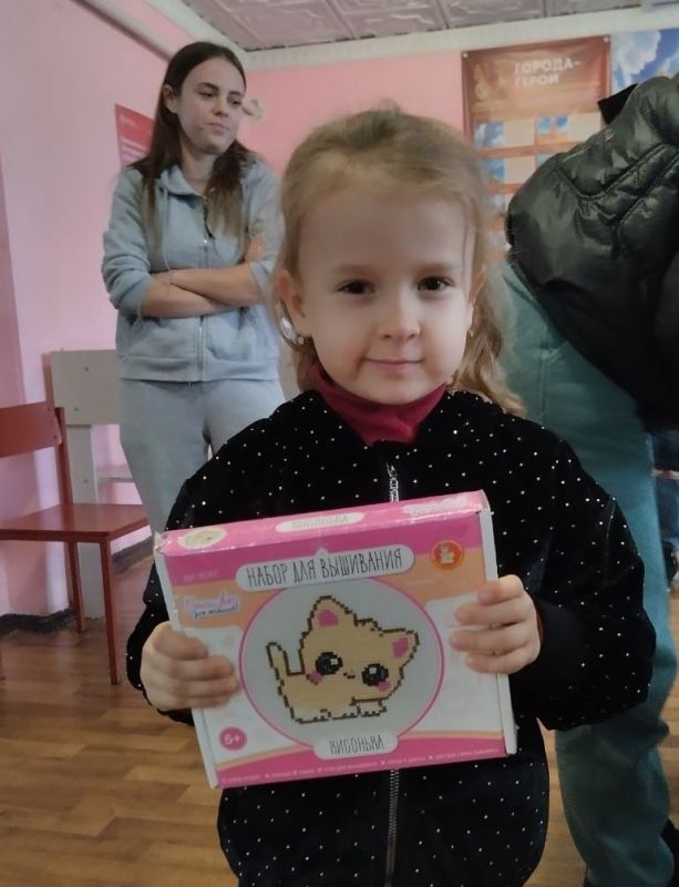 Подарки для юных пациентов Краснолучской городской детской больницы Подарки для юных пациентов Краснолучской городской детской больницы