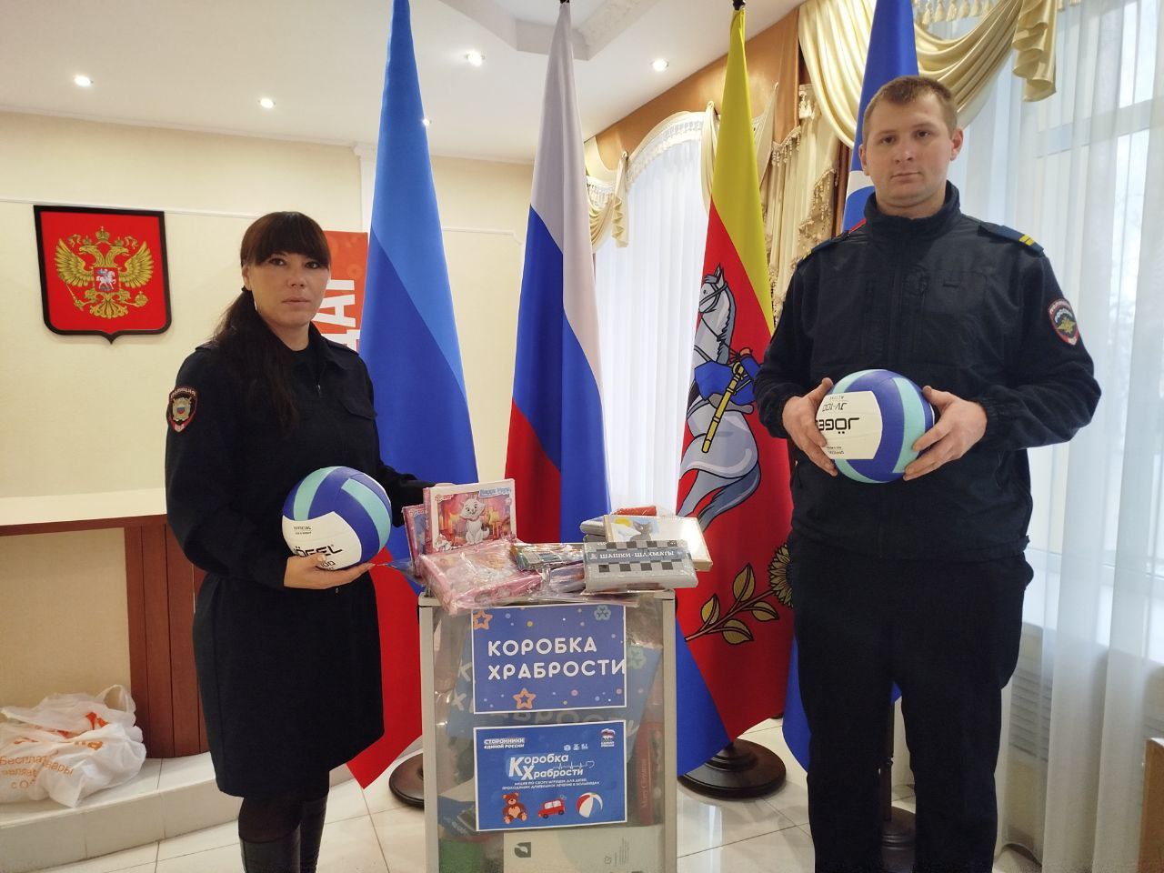 111Новоайдарские полицейские присоединились к акции «Коробка храбрости»