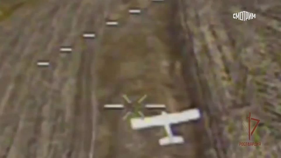 Оператор FPV-дрона Росгвардии сбил украинский беспилотник самолетного типа в ЛНР