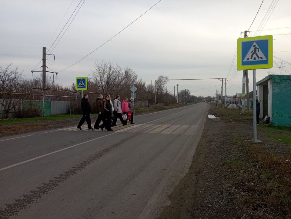 Шаг за шагом к безопасности: урок по ПДД в Новосветловской школе искусств Шаг за шагом к безопасности: урок по ПДД в Новосветловской школе искусств