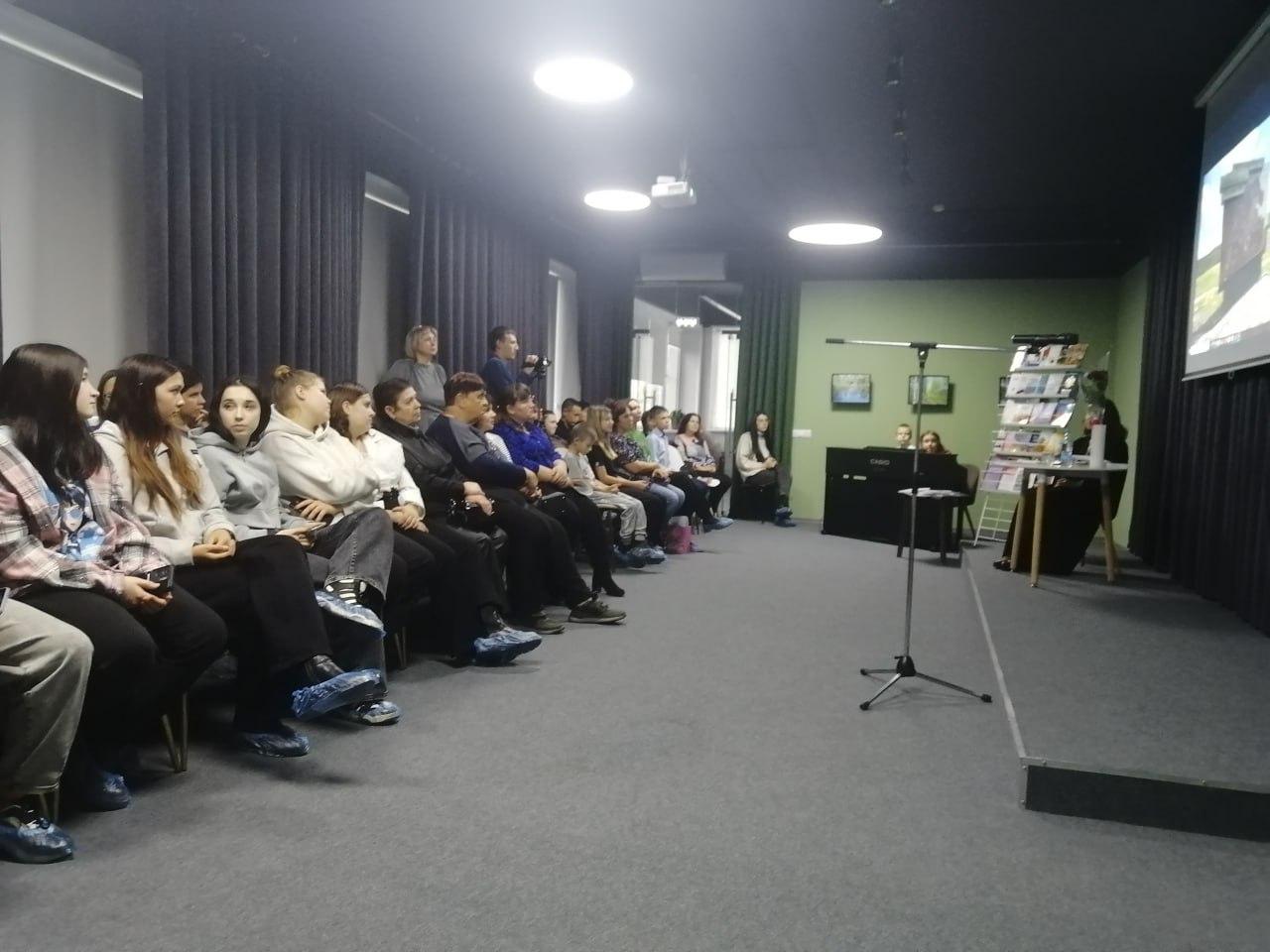 Перевальчане посетили творческую встречу с оренбургской поэтессой Перевальчане посетили творческую встречу с оренбургской поэтессой