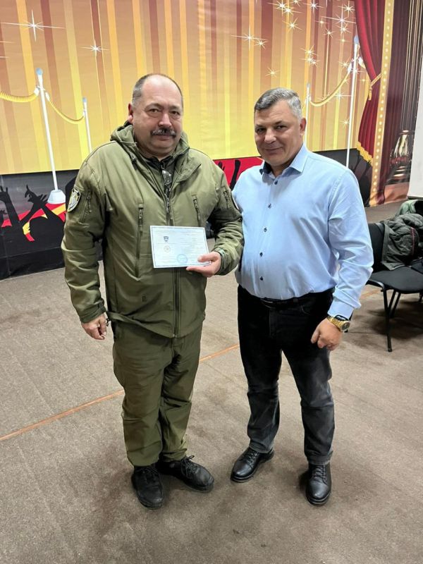 Герои нашего времени: Сотрудники ЧОП "Каре" отмечены за мужество и профессионализм в зоне СВО Герои нашего времени: Сотрудники ЧОП "Каре" отмечены за мужество и профессионализм в зоне СВО