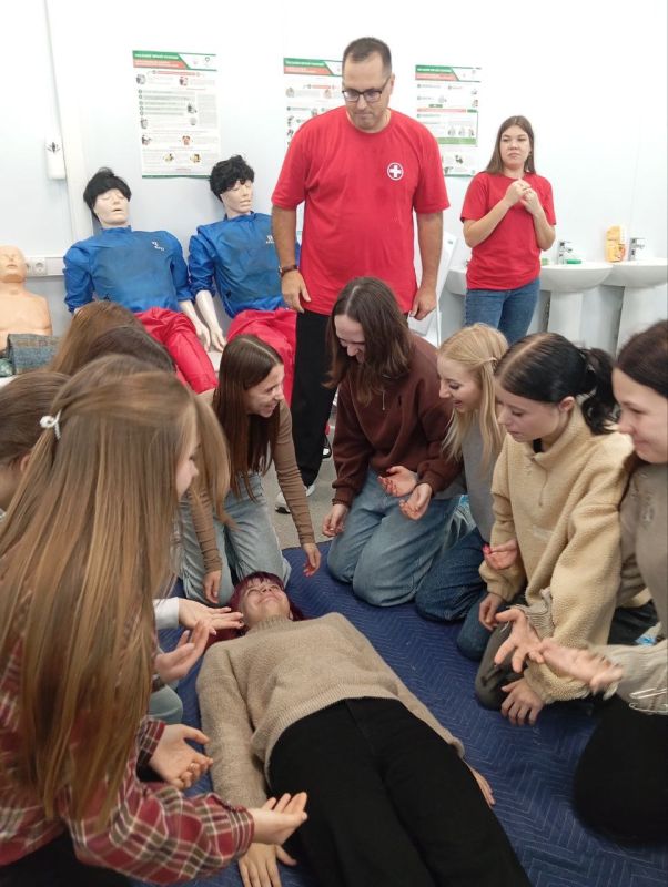 Студенты Ровеньковского колледжа ЛГПУ побывали на практическом занятии по оказанию первой медицинской помощи Студенты Ровеньковского колледжа ЛГПУ побывали на практическом занятии по оказанию первой медицинской помощи