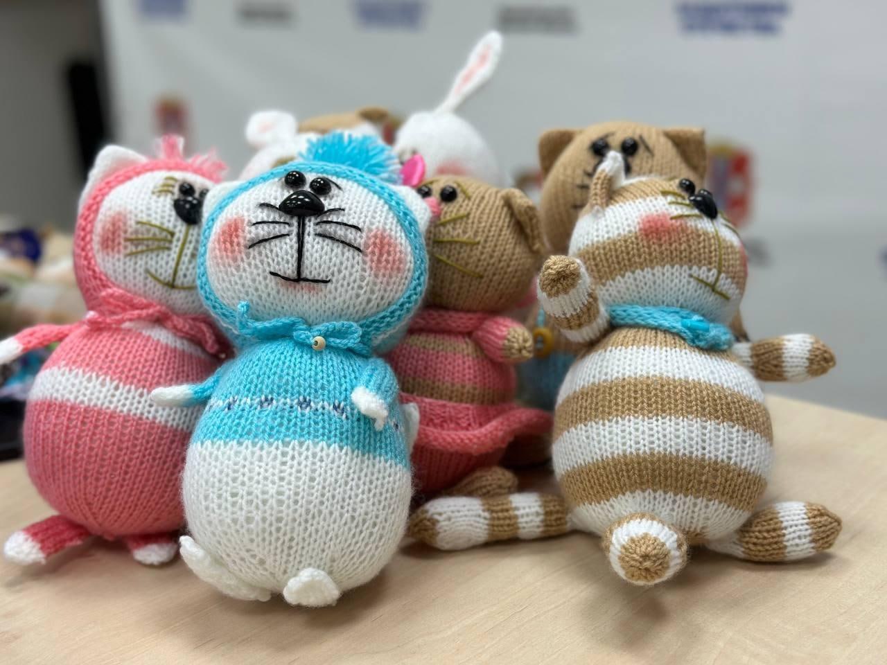 Омички-матери героев СВО сделали елочные игрушки для детей особой заботы из Стаханова Омички-матери героев СВО сделали елочные игрушки для детей особой заботы из Стаханова