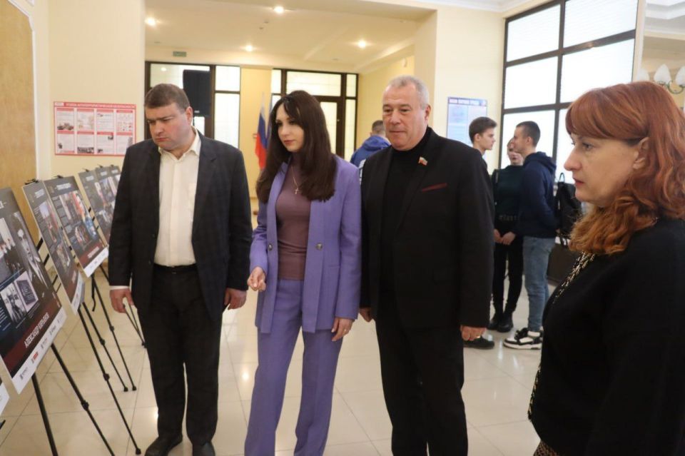 Яна Сылкина: Сегодня в Северодонецке открылась выставка "Герои и подвиги: Наши земляки - Герои России" Яна Сылкина: Сегодня в Северодонецке открылась выставка "Герои и подвиги: Наши земляки - Герои России"