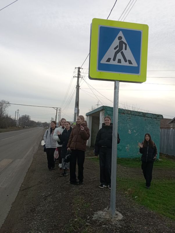 Шаг за шагом к безопасности: урок по ПДД в Новосветловской школе искусств Шаг за шагом к безопасности: урок по ПДД в Новосветловской школе искусств
