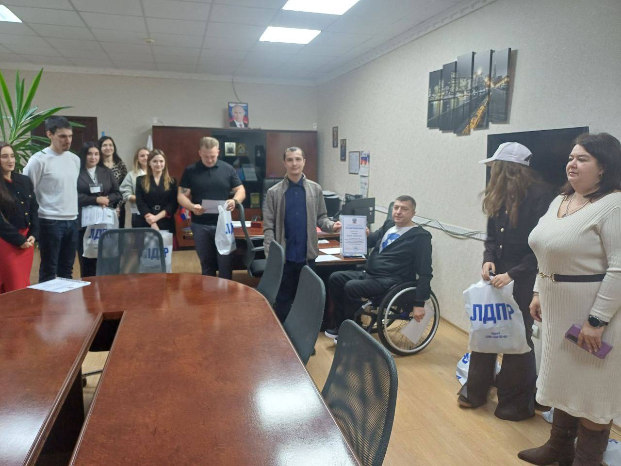 ПОЗДРАВЛЕНИЕ РАБОТНИКОВ НАЛОГОВОЙ СЛУЖБЫ В КРАСНОМ ЛУЧЕ ПОЗДРАВЛЕНИЕ РАБОТНИКОВ НАЛОГОВОЙ СЛУЖБЫ В КРАСНОМ ЛУЧЕ