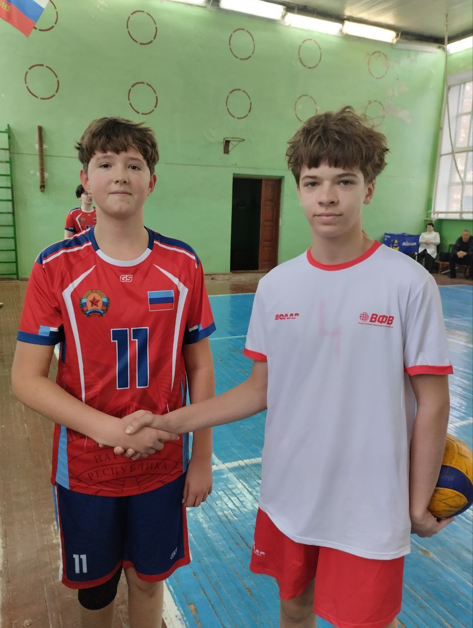 Спортсмены Краснолучской детско-юношеской спортивной школы № 2 приняли участие в Республиканском турнире по волейболу «Быстрее, выше, сильнее» среди юношей до 15 лет, в городе Луганск