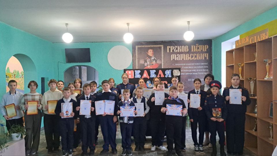 РАЗГОВОРЫ О ВАЖНОМ. Утро понедельника 24 ноября 2025 года в "Станично-Луганской средней школе имени Грекова П.М." традиционно началось с торжественной линейки, церемонии поднятие флага и исполнения гимна Российской Федерации... РАЗГОВОРЫ О ВАЖНОМ. Утро понедельника 24 ноября 2025 года в "Станично-Луганской средней школе имени Грекова П.М." традиционно началось с торжественной линейки, церемонии поднятие флага и исполнения гимна Российской Федерации...
