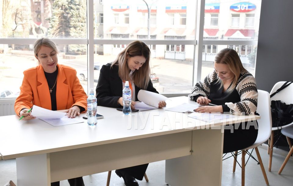 В Луганске на базе молодежного центра «Квартира» прошел конкурс профессионального мастерства среди специалистов сферы молодежной политики В Луганске на базе молодежного центра «Квартира» прошел конкурс профессионального мастерства среди специалистов сферы молодежной политики