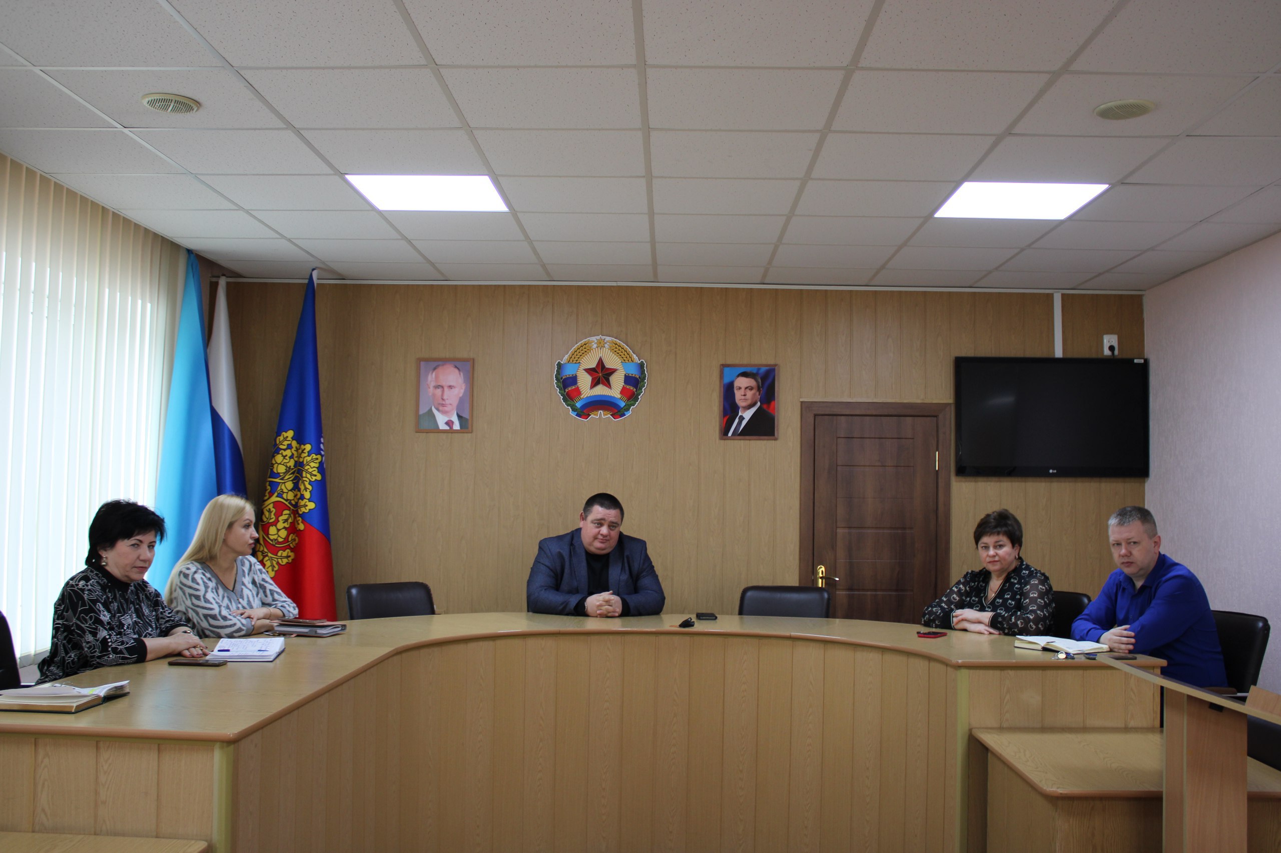 Глава городского округа город Ровеньки Андрей Рубанцов, провел плановое рабочее совещание с руководителями управлений администрации и структурных подразделений Глава городского округа город Ровеньки Андрей Рубанцов, провел плановое рабочее совещание с руководителями управлений администрации и структурных подразделений