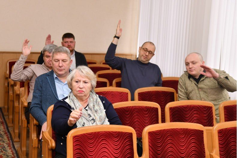 В Свердловском муниципальном округе ЛНР под председательством Виктора Земцева состоялось заседание фракции партии «Единая Россия» В Свердловском муниципальном округе ЛНР под председательством Виктора Земцева состоялось заседание фракции партии «Единая Россия»