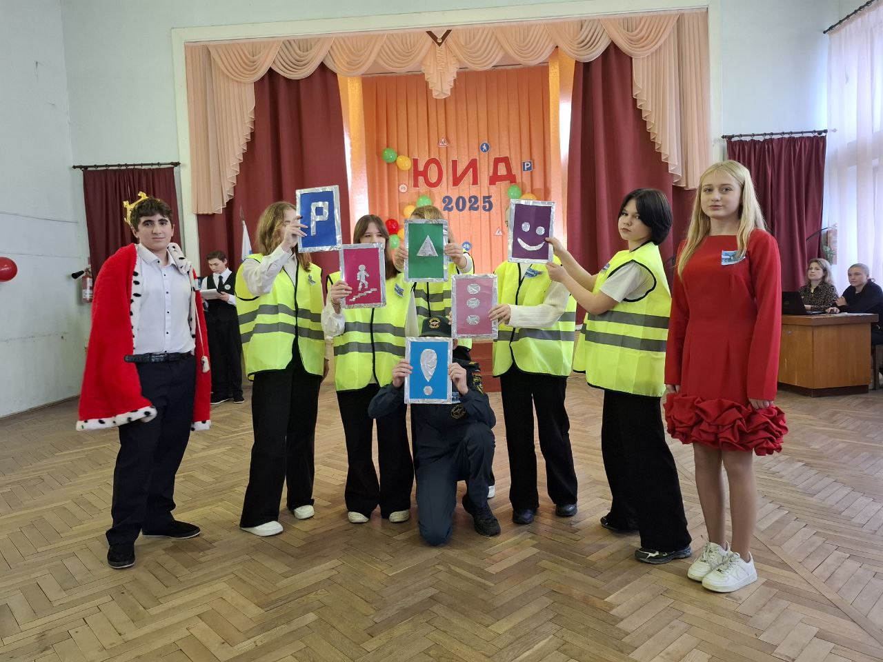 Олег Коваль: При содействии патрпроекта «Новая школа» в Краснолучской школе № 2 состоялся конкурс агитбригад Олег Коваль: При содействии патрпроекта «Новая школа» в Краснолучской школе № 2 состоялся конкурс агитбригад