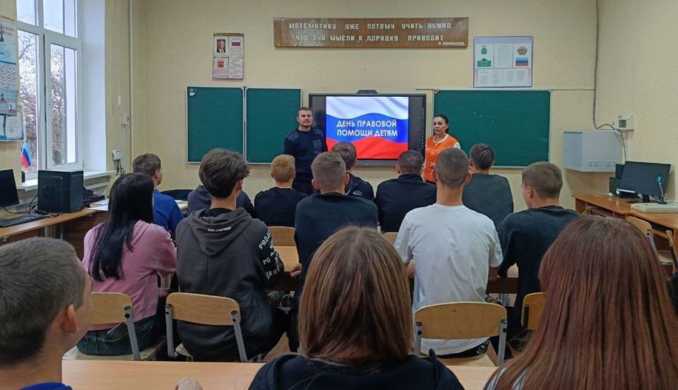 111111Брянковский полицейский пообщался со старшеклассниками в рамках проекта «Классные встречи»