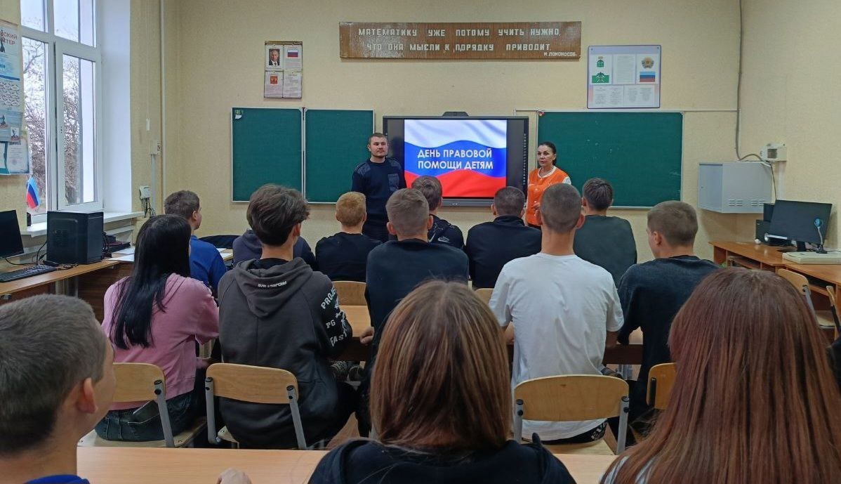 111111Брянковский полицейский пообщался со старшеклассниками в рамках проекта «Классные встречи»