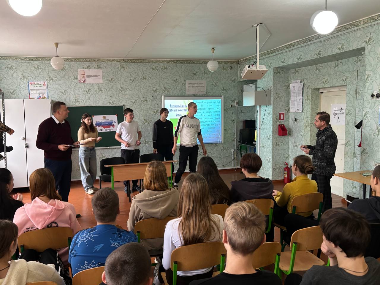 В Новоайдарском округе старшеклассники обсудили актуальные проблемы по защите своих прав В Новоайдарском округе старшеклассники обсудили актуальные проблемы по защите своих прав