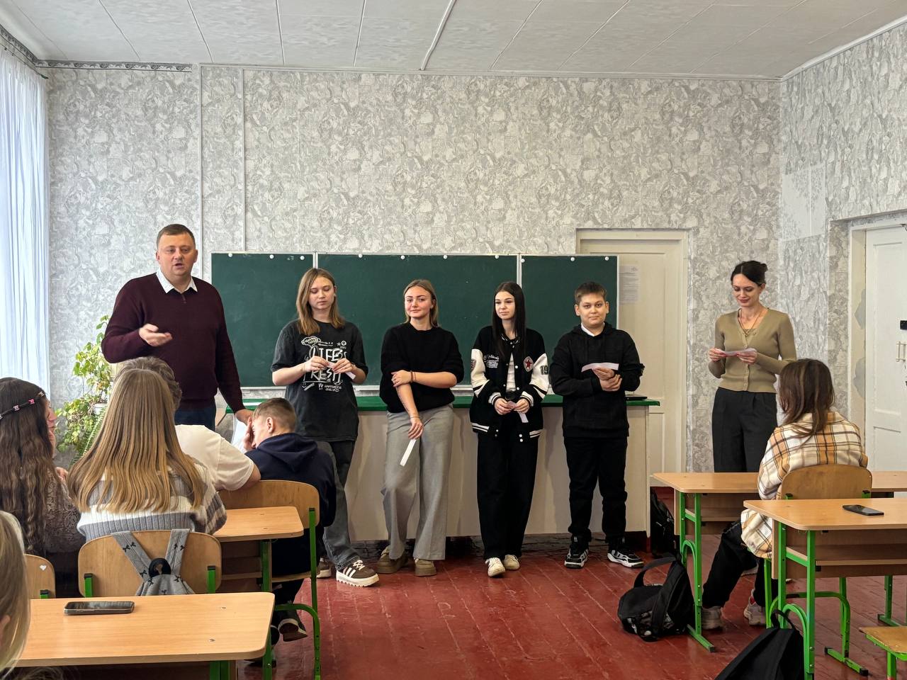 В Новоайдарском округе старшеклассники обсудили актуальные проблемы по защите своих прав В Новоайдарском округе старшеклассники обсудили актуальные проблемы по защите своих прав