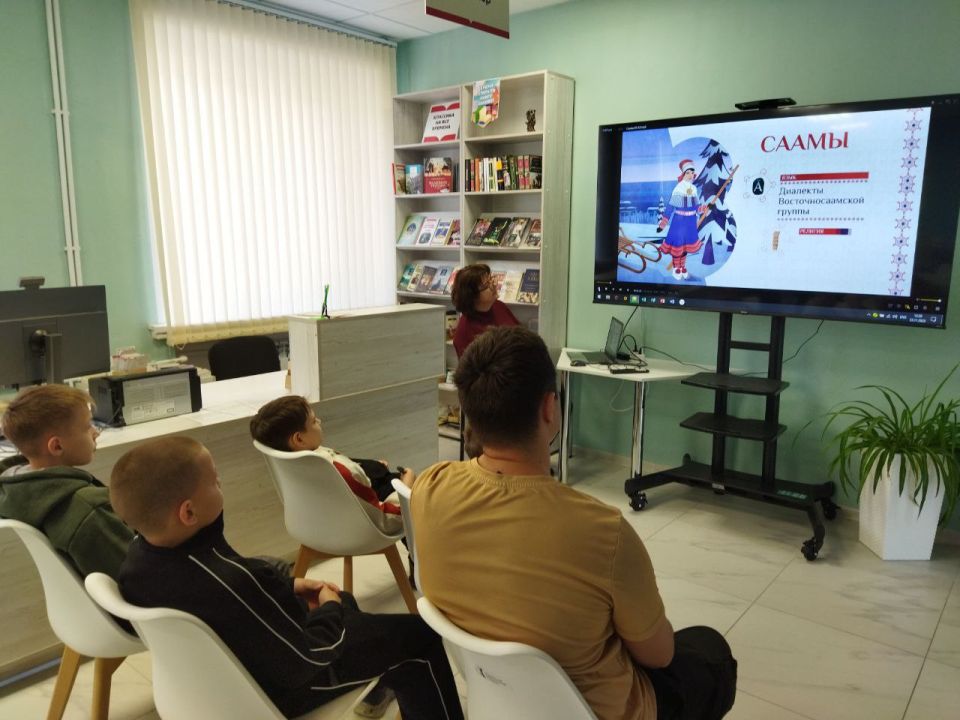 В рамках проекта для посетителей и участников клуба «В кругу друзей» центральной библиотеки им. Г.Сковороды был организован кинопоказ, посвященный Саамам В рамках проекта для посетителей и участников клуба «В кругу друзей» центральной библиотеки им. Г.Сковороды был организован кинопоказ, посвященный Саамам