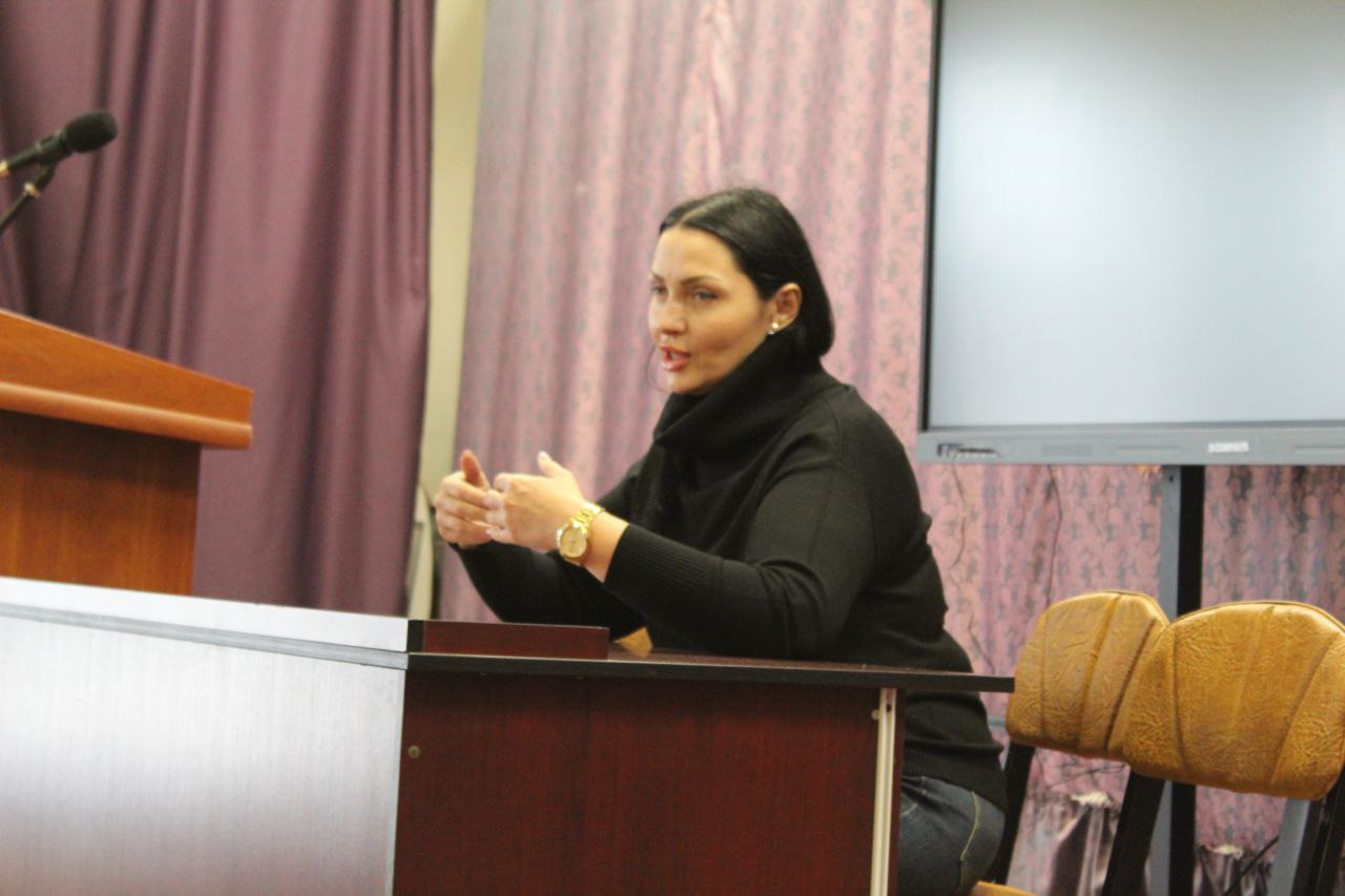 Юлия Кожухарь: Сегодня состоялся открытый диалог с учениками Новопсковской средней школы Юлия Кожухарь: Сегодня состоялся открытый диалог с учениками Новопсковской средней школы