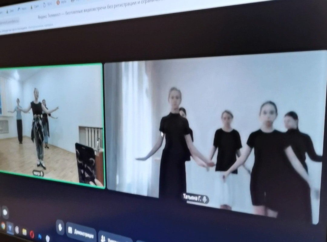 В Детской школе искусств № 2 г. Ровеньки прошёл мастер-класс для театрального коллектива “Вдохновение” , который провела балетмейстер Ксения Дербина из Национального музыкально-драматического театра Республики Коми В Детской школе искусств № 2 г. Ровеньки прошёл мастер-класс для театрального коллектива “Вдохновение” , который провела балетмейстер Ксения Дербина из Национального музыкально-драматического театра Республики Коми