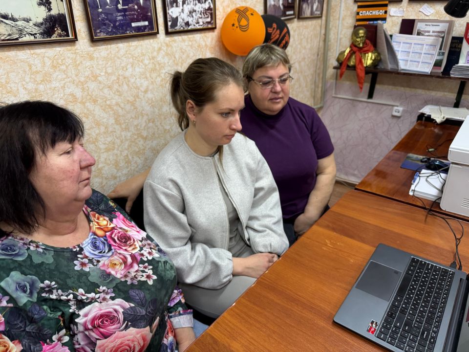 Сотрудники Дома культуры им. Горького пгт Ясеновский прослушали лекцию по «Истории и культуре Отечества» Сотрудники Дома культуры им. Горького пгт Ясеновский прослушали лекцию по «Истории и культуре Отечества»