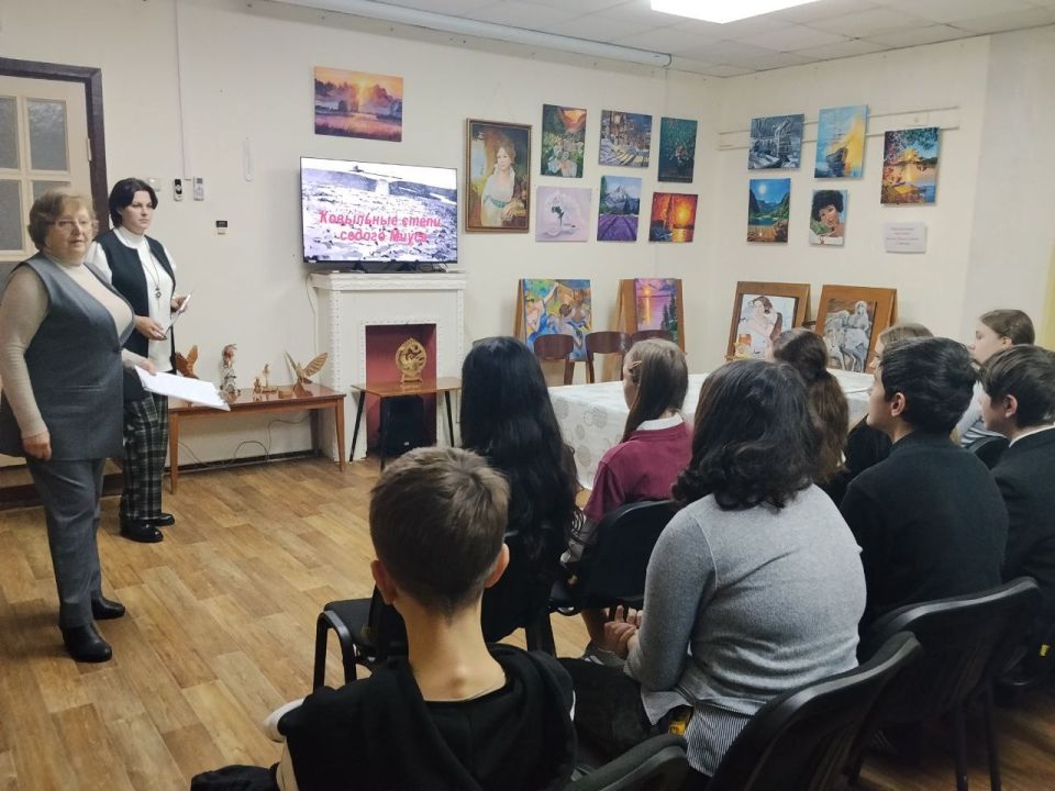 В Краснолучском краеведческом музее прошел тематический час, посвященный 80-летию Победы В Краснолучском краеведческом музее прошел тематический час, посвященный 80-летию Победы