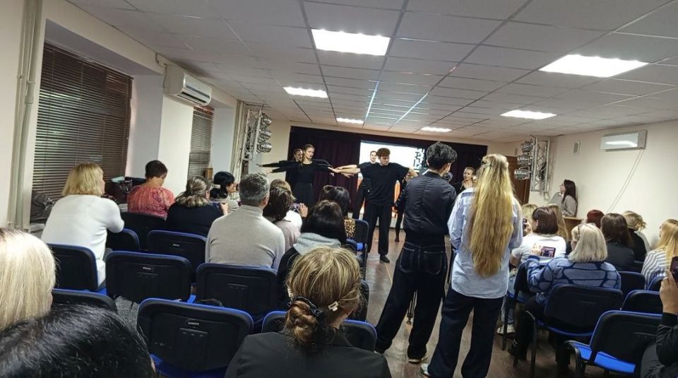 21 ноября, культработники МБУ "ДК пгт Петровка" и филиалов посетили Республиканский семинар-практикум для руководителей любительских творческих коллективов ЛНР в ЛГАКИ им М. Матусовского 21 ноября, культработники МБУ "ДК пгт Петровка" и филиалов посетили Республиканский семинар-практикум для руководителей любительских творческих коллективов ЛНР в ЛГАКИ им М. Матусовского
