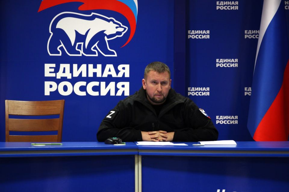Денис Мирошниченко встретился с секретарями первичек Луганска Денис Мирошниченко встретился с секретарями первичек Луганска