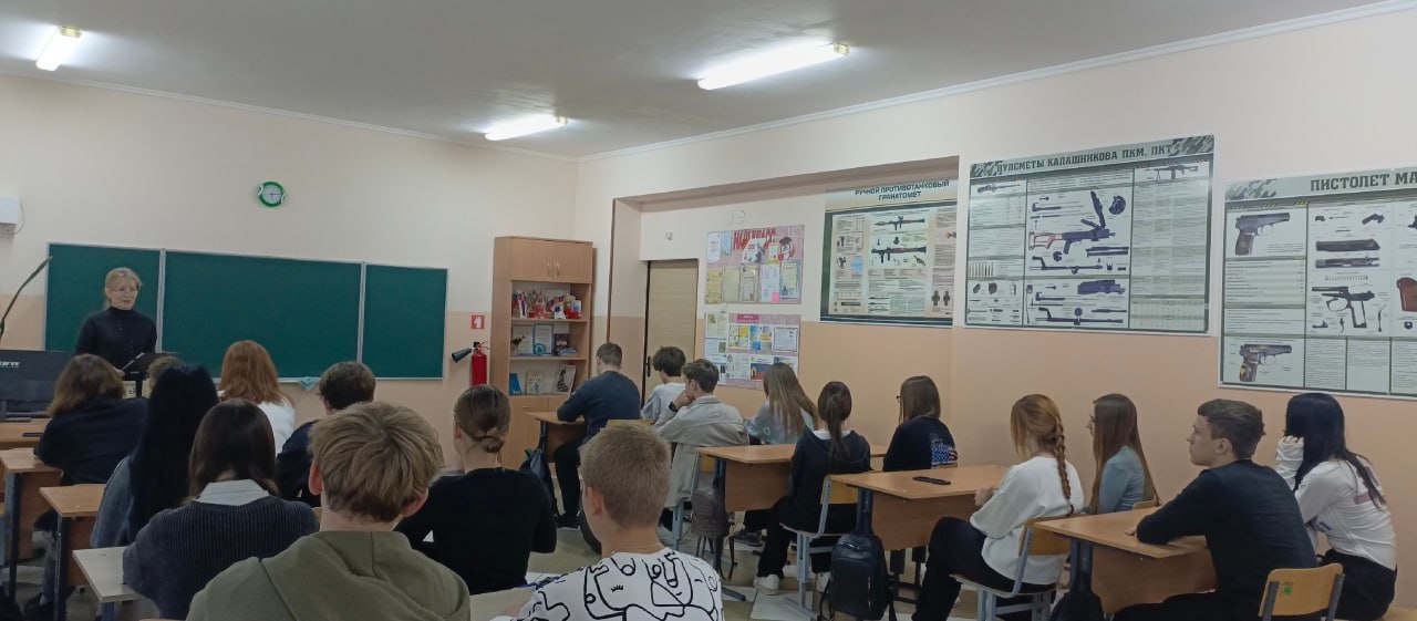 В средней школе № 10 имени Саши Дегтярева для обучающихся 10 класса сотрудники Зоринской городской библиотеки провели час истории «Нюрнбергский процесс – начало мирового правосудия» В средней школе № 10 имени Саши Дегтярева для обучающихся 10 класса сотрудники Зоринской городской библиотеки провели час истории «Нюрнбергский процесс – начало мирового правосудия»