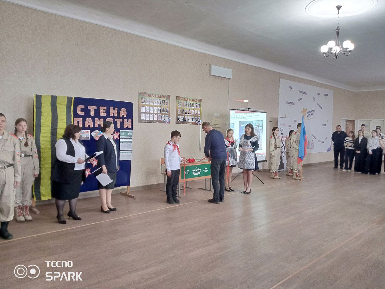 В Лозовской школе открыли «Парту Героя», посвященную памяти выпускника Вячеслава Губайдуллина и «Стену Памяти» с фотографиями погибших участников СВО В Лозовской школе открыли «Парту Героя», посвященную памяти выпускника Вячеслава Губайдуллина и «Стену Памяти» с фотографиями погибших участников СВО