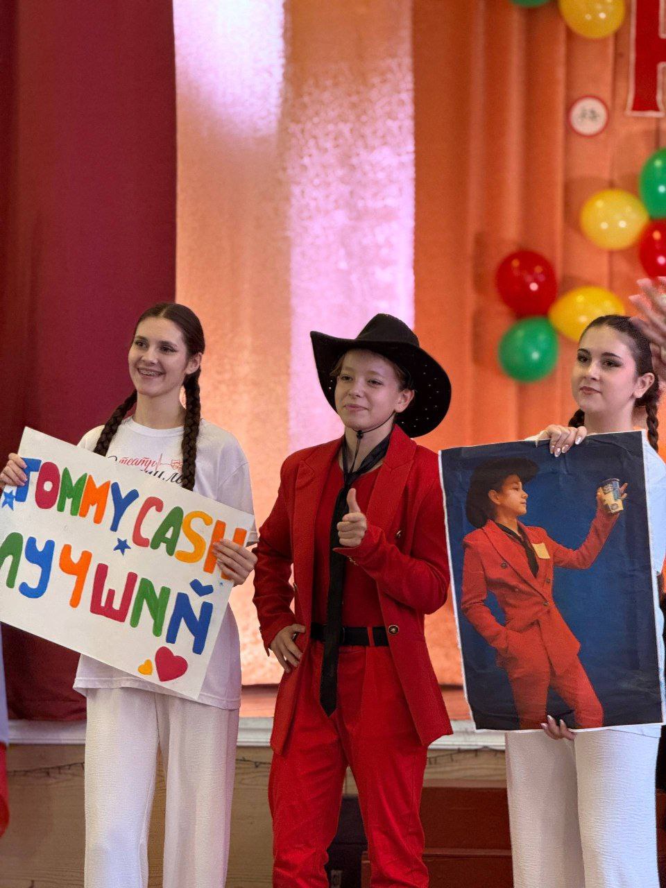 Олег Коваль: При содействии патрпроекта «Новая школа» в Краснолучской школе № 2 состоялся конкурс агитбригад Олег Коваль: При содействии патрпроекта «Новая школа» в Краснолучской школе № 2 состоялся конкурс агитбригад