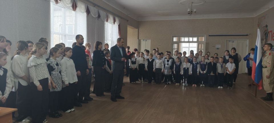 В Лозовской школе открыли «Парту Героя», посвященную памяти выпускника Вячеслава Губайдуллина и «Стену Памяти» с фотографиями погибших участников СВО В Лозовской школе открыли «Парту Героя», посвященную памяти выпускника Вячеслава Губайдуллина и «Стену Памяти» с фотографиями погибших участников СВО