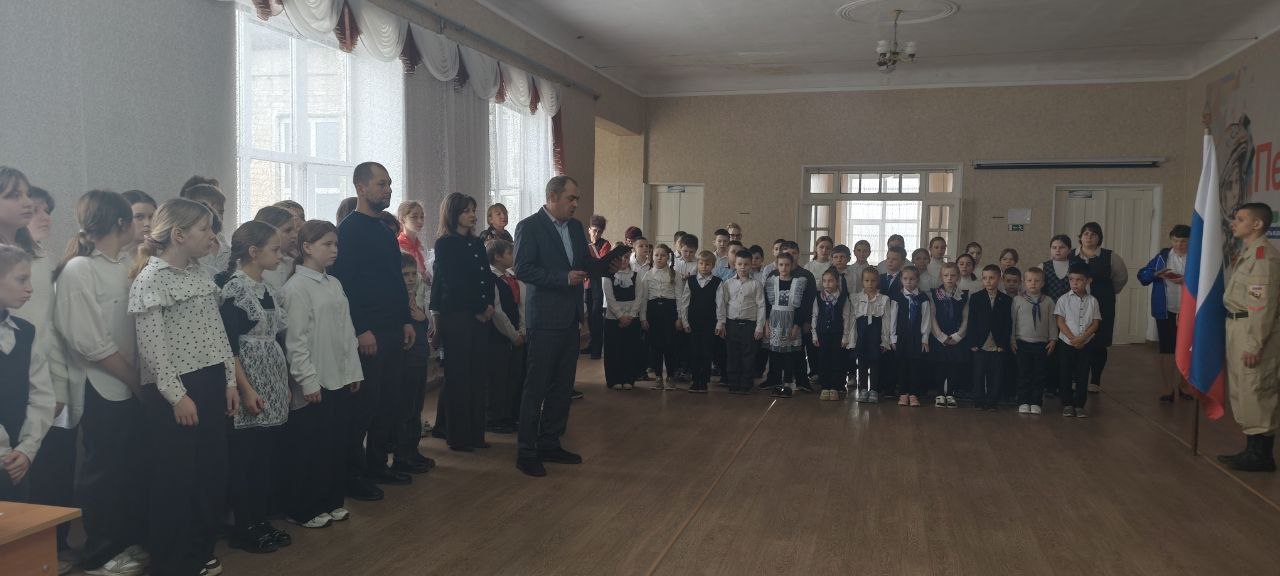 В Лозовской школе открыли «Парту Героя», посвященную памяти выпускника Вячеслава Губайдуллина и «Стену Памяти» с фотографиями погибших участников СВО В Лозовской школе открыли «Парту Героя», посвященную памяти выпускника Вячеслава Губайдуллина и «Стену Памяти» с фотографиями погибших участников СВО