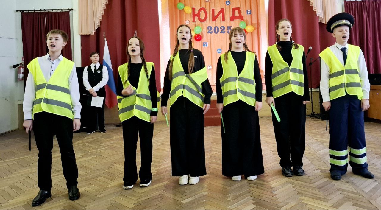 Олег Коваль: При содействии патрпроекта «Новая школа» в Краснолучской школе № 2 состоялся конкурс агитбригад