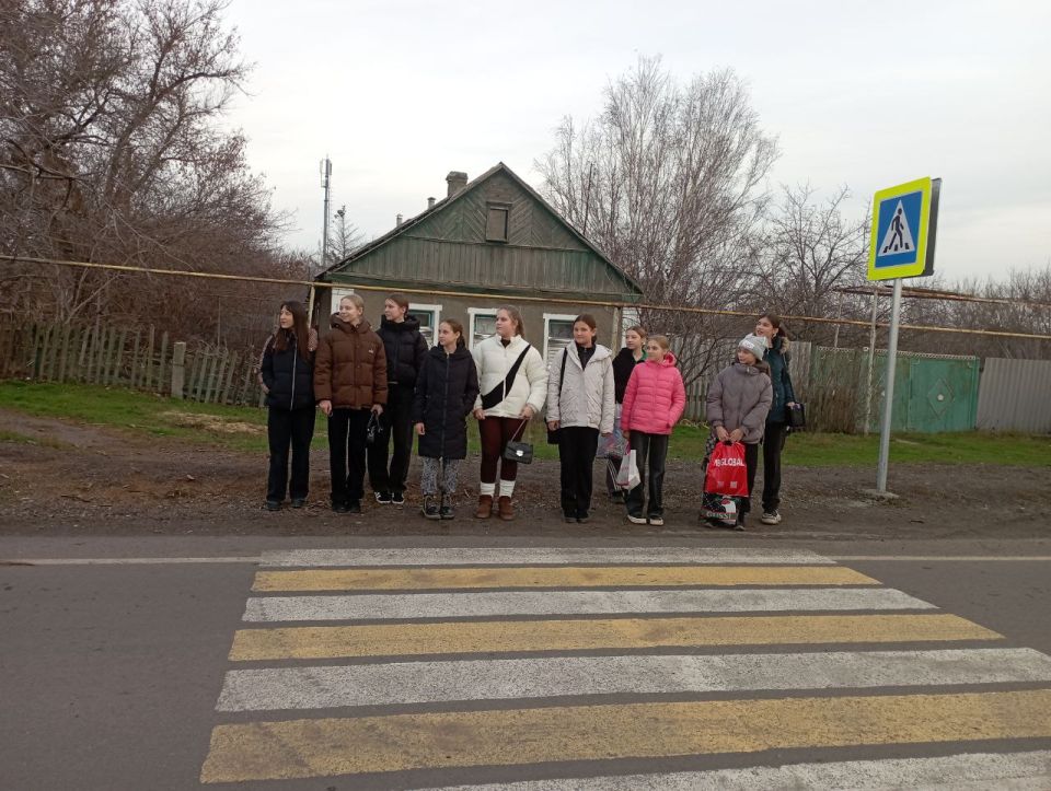 Шаг за шагом к безопасности: урок по ПДД в Новосветловской школе искусств Шаг за шагом к безопасности: урок по ПДД в Новосветловской школе искусств
