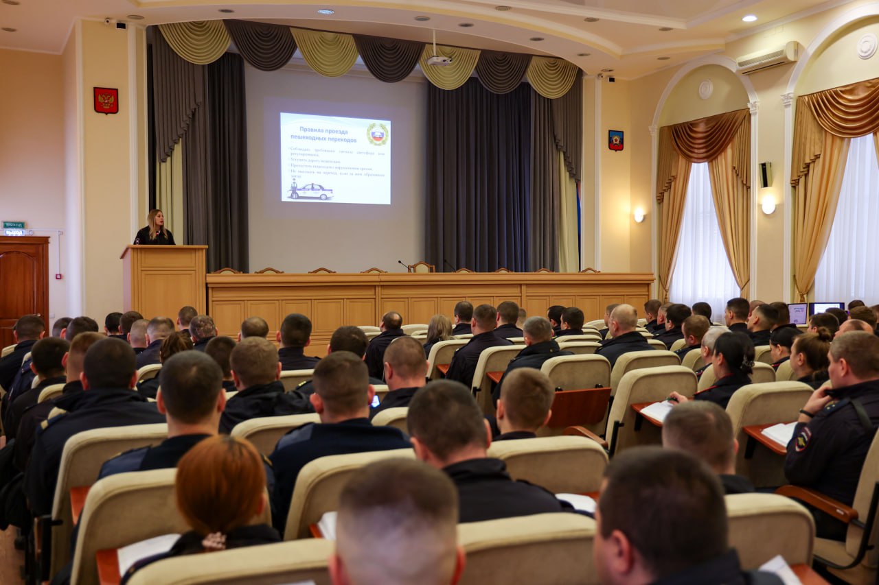 111С целью укрепления дорожной дисциплины сотрудники Госавтоинспекции провели лекционные занятия с правоохранителями региона
