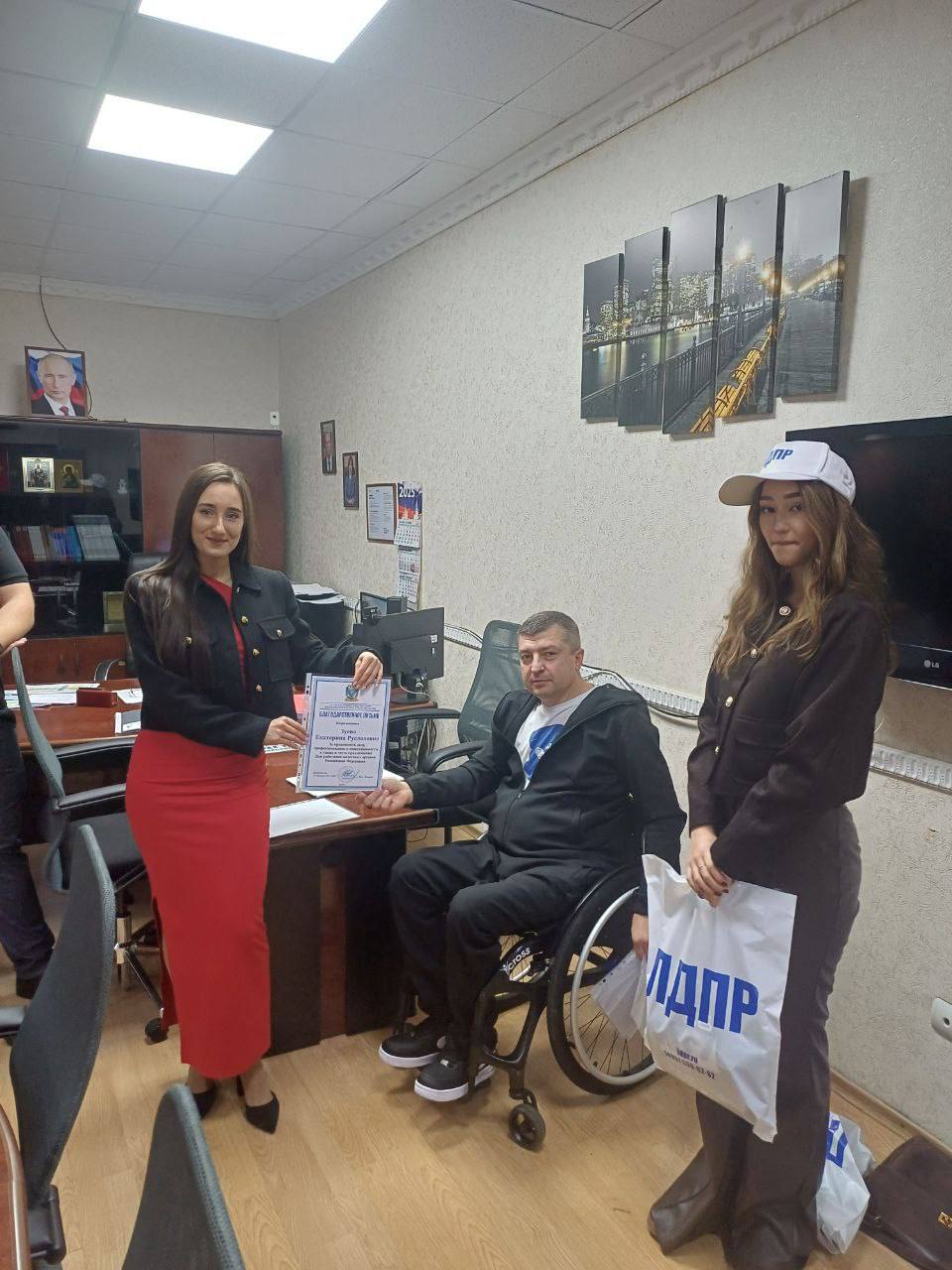 ПОЗДРАВЛЕНИЕ РАБОТНИКОВ НАЛОГОВОЙ СЛУЖБЫ В КРАСНОМ ЛУЧЕ ПОЗДРАВЛЕНИЕ РАБОТНИКОВ НАЛОГОВОЙ СЛУЖБЫ В КРАСНОМ ЛУЧЕ