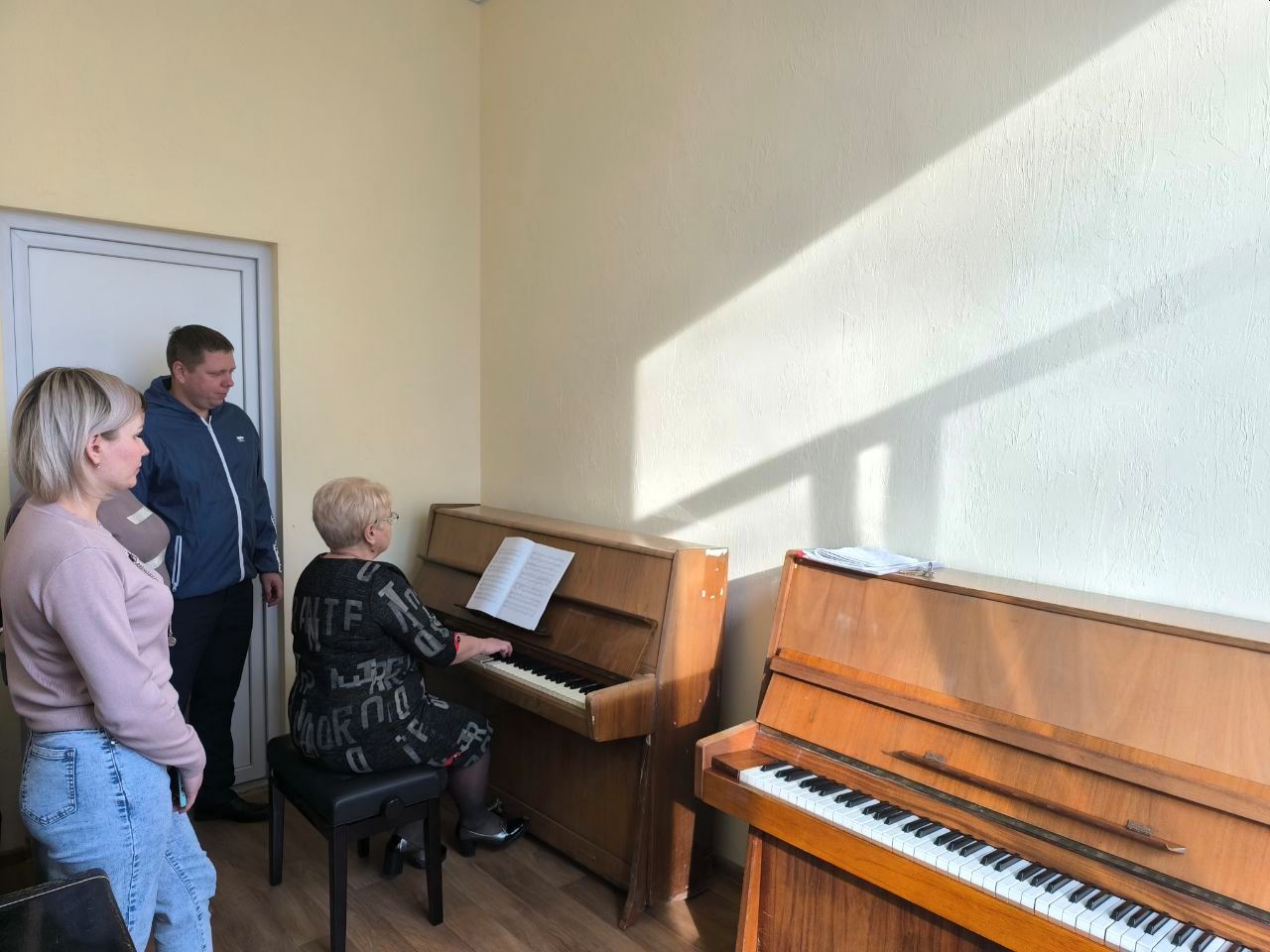 Единороссы посетили Лисичанскую детскую школу искусств после ремонта Единороссы посетили Лисичанскую детскую школу искусств после ремонта