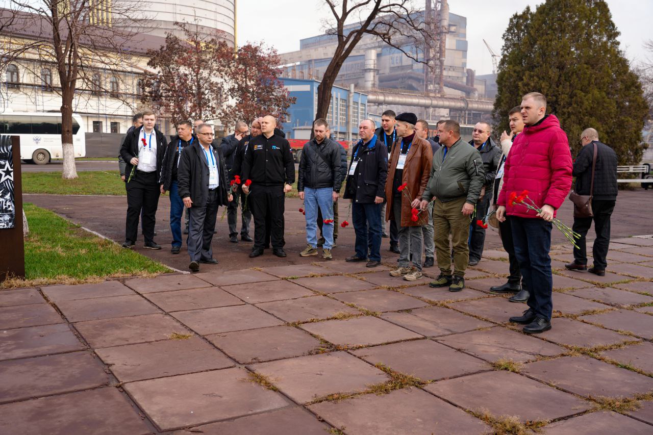 Сегодня участники проекта «Герои Луганщины» посетили один из крупнейших промышленных комплексов региона — Алчевский металлургический комбинат Сегодня участники проекта «Герои Луганщины» посетили один из крупнейших промышленных комплексов региона — Алчевский металлургический комбинат