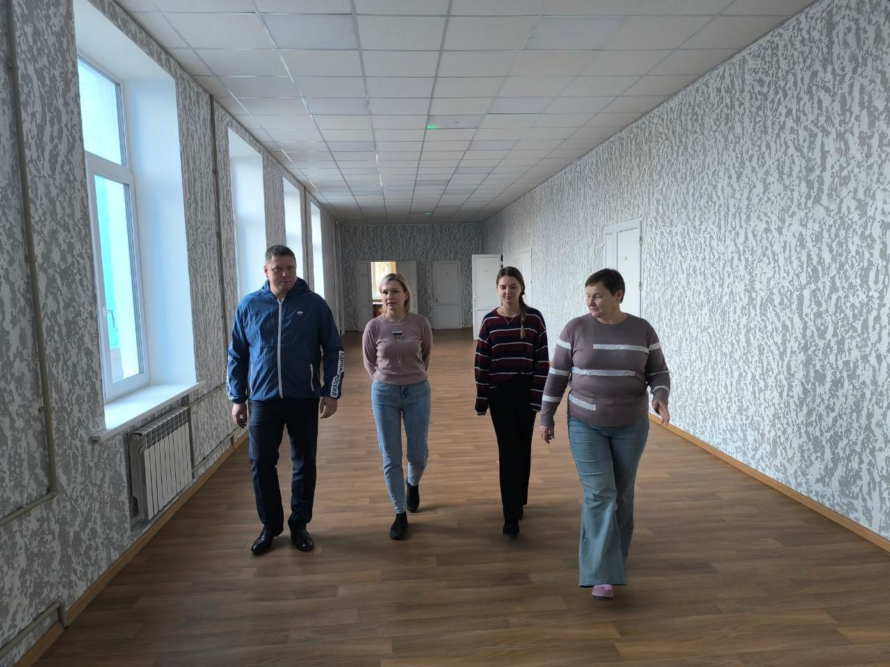 Единороссы посетили Лисичанскую детскую школу искусств после ремонта Единороссы посетили Лисичанскую детскую школу искусств после ремонта