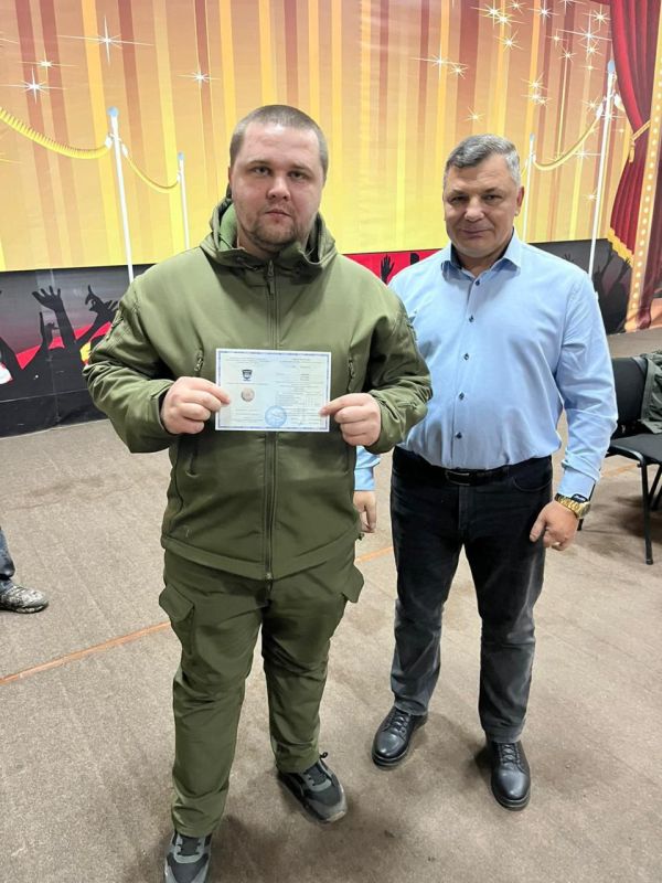 Герои нашего времени: Сотрудники ЧОП "Каре" отмечены за мужество и профессионализм в зоне СВО Герои нашего времени: Сотрудники ЧОП "Каре" отмечены за мужество и профессионализм в зоне СВО