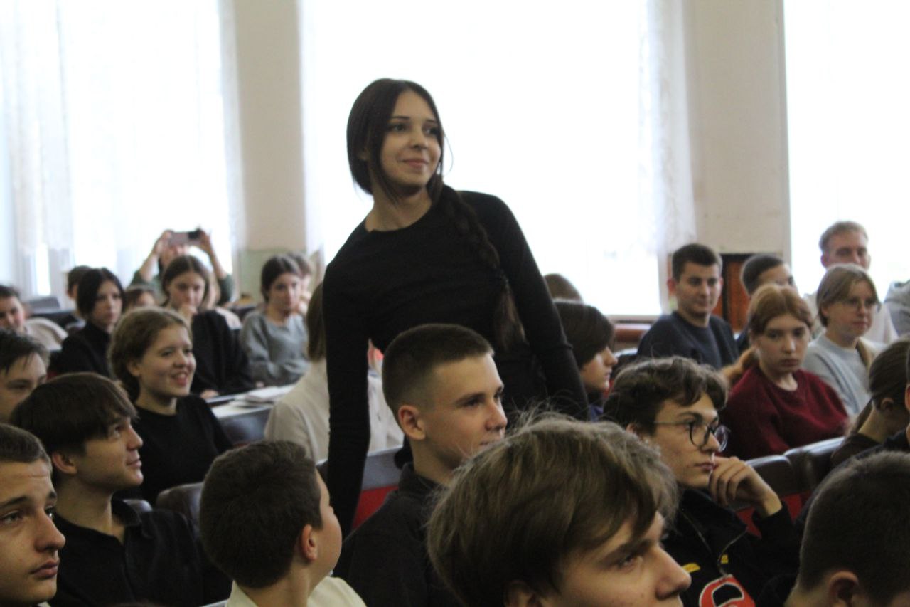 Юлия Кожухарь: Сегодня состоялся открытый диалог с учениками Новопсковской средней школы Юлия Кожухарь: Сегодня состоялся открытый диалог с учениками Новопсковской средней школы