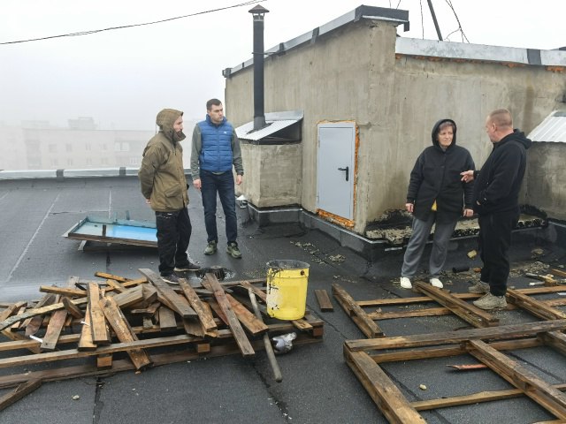 Посетил дом №26 по проспекту Московский в Рубежном в рамках партийного контроля по ходу реализации народной программы партии «Единая Россия»