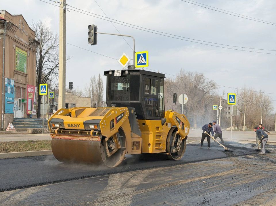Сергей Колягин: Подрядная организация днем и ночью трудится над созданием комфортного пространства для горожан и гостей города, ожидающих транспорт на первомайском «Манеже» Сергей Колягин: Подрядная организация днем и ночью трудится над созданием комфортного пространства для горожан и гостей города, ожидающих транспорт на первомайском «Манеже»