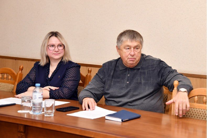 В Свердловском муниципальном округе ЛНР под председательством Виктора Земцева состоялось заседание фракции партии «Единая Россия» В Свердловском муниципальном округе ЛНР под председательством Виктора Земцева состоялось заседание фракции партии «Единая Россия»