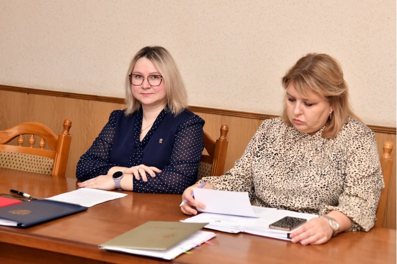 Заседание постоянной комиссии Совета депутатов по правовой политике и связям с общественностью Заседание постоянной комиссии Совета депутатов по правовой политике и связям с общественностью