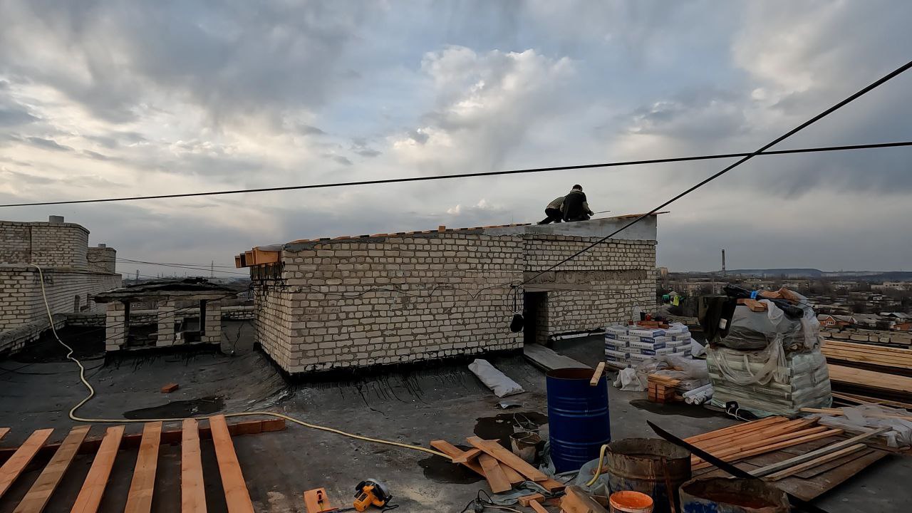 В рамках специального инфраструктурного проекта тюменские строители СК "СТИЛЛ" ведут работы по капитальному ремонту лифтового оборудования в доме № 4 на улице Чкалова В рамках специального инфраструктурного проекта тюменские строители СК "СТИЛЛ" ведут работы по капитальному ремонту лифтового оборудования в доме № 4 на улице Чкалова