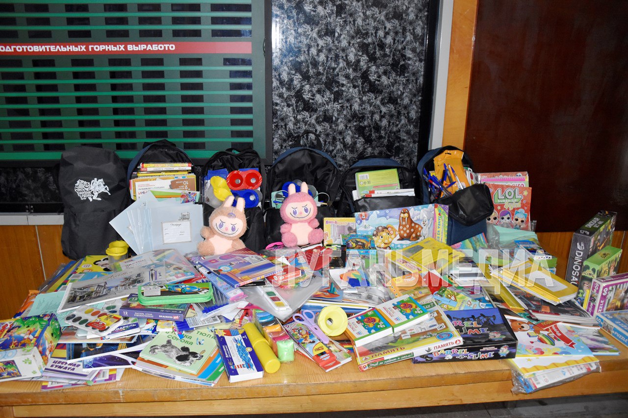 В Красном Луче «Коробка храбрости» пополнилась новыми игрушками В Красном Луче «Коробка храбрости» пополнилась новыми игрушками