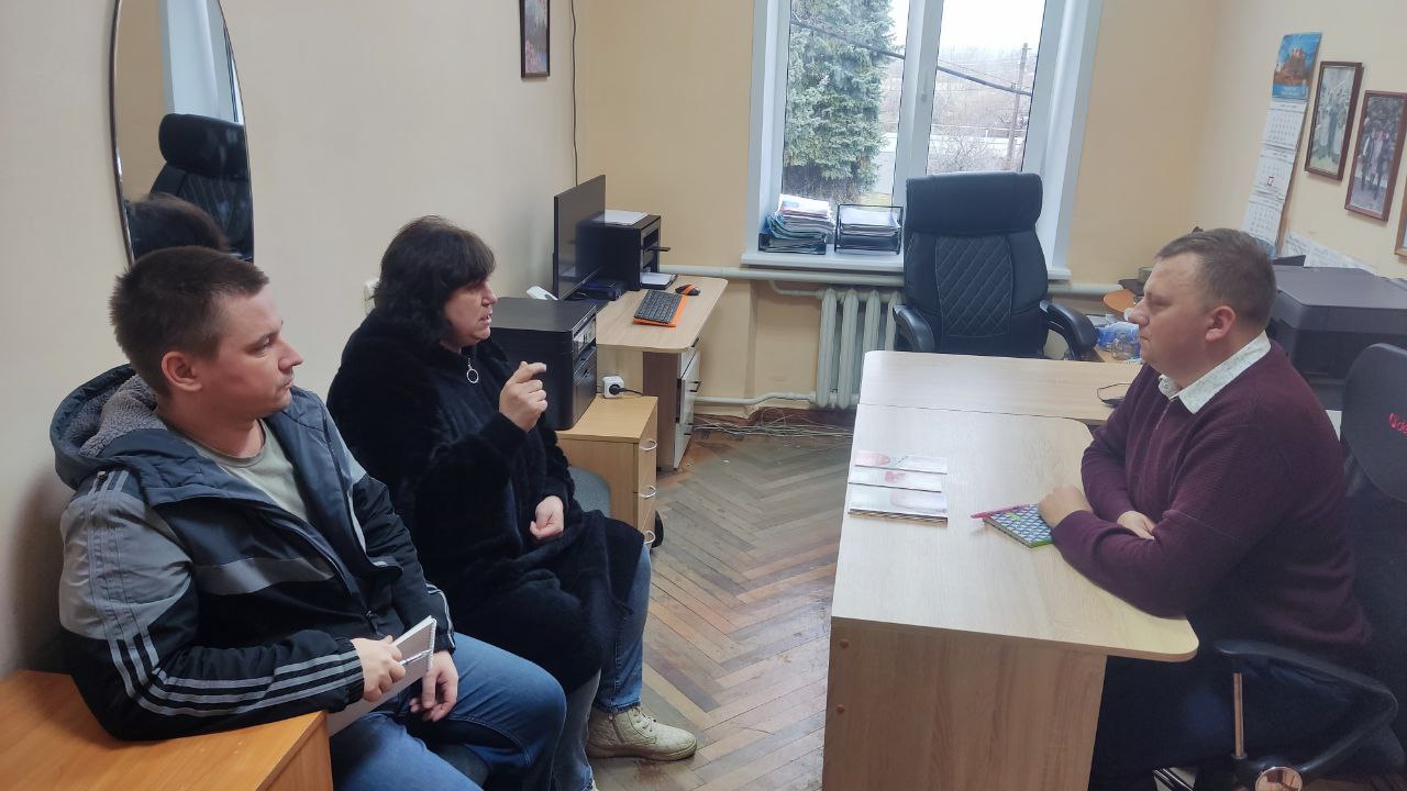 В Новоайдарском округе старшеклассники обсудили актуальные проблемы по защите своих прав В Новоайдарском округе старшеклассники обсудили актуальные проблемы по защите своих прав